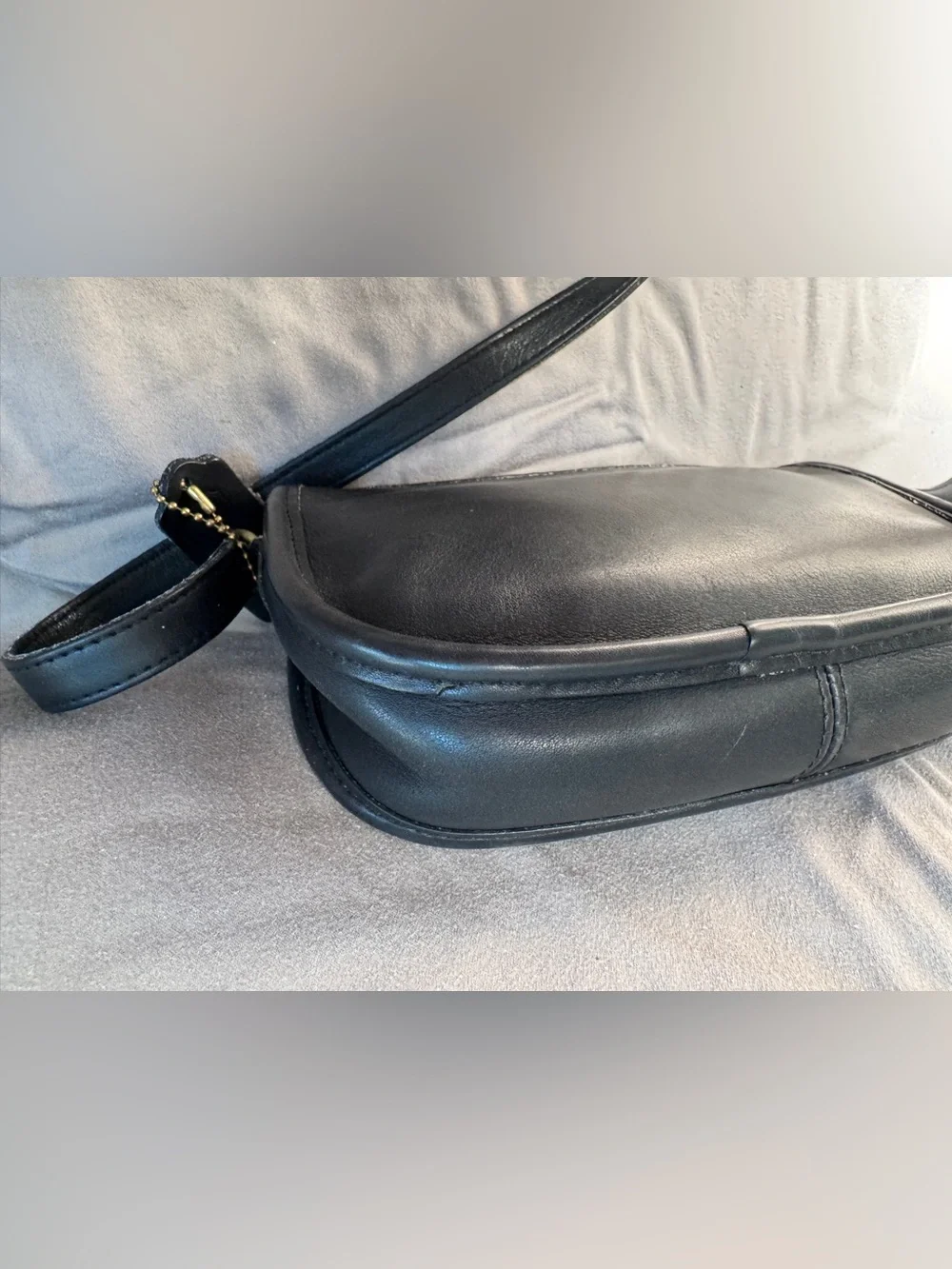 Coach vintage Wendie 9031 Black Leather Crossbody with Gold-Tone Buckle